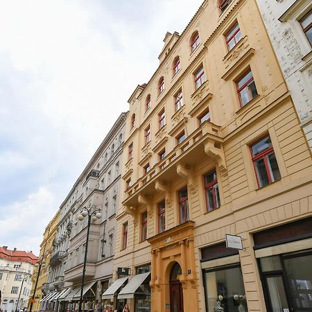 Stunning Charles Bridge Apartment Прага Экстерьер фото